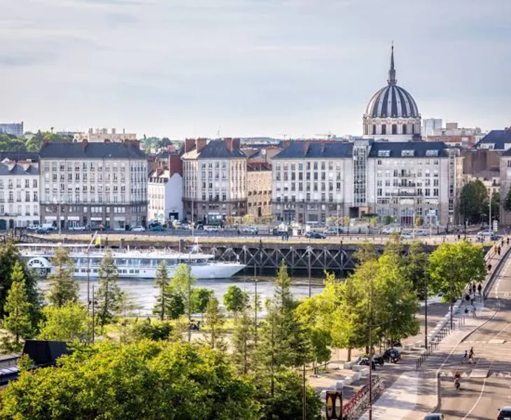 Quais de la Loire et dôme de Nantes